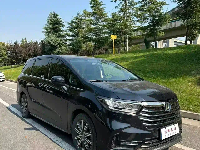 Honda Odyssey — Фото автомобиля 3