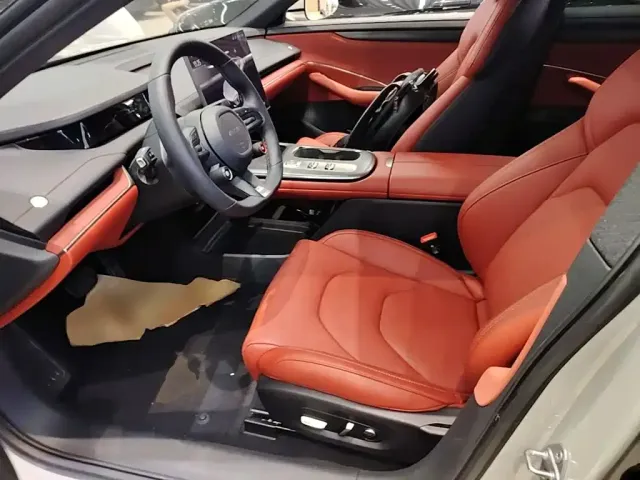 Xiaomi SU7 — Фото автомобиля 14