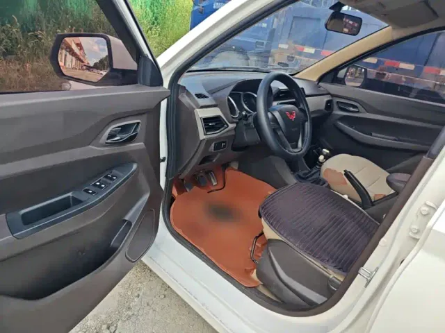 Wuling Hongguang — Фото автомобиля 15