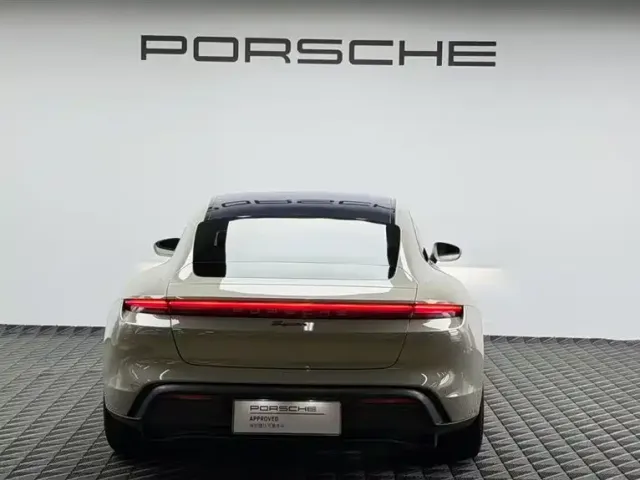 Porsche Taycan — Фото автомобиля 5