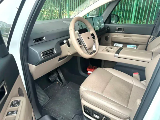 Li Auto MEGA — Фото автомобиля 2