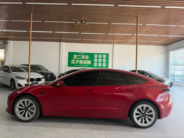 Tesla Model 3 — Фото автомобиля 3