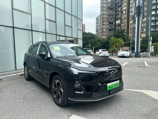 Volvo XC70 Plug-in Hybrid — Фото автомобиля 3