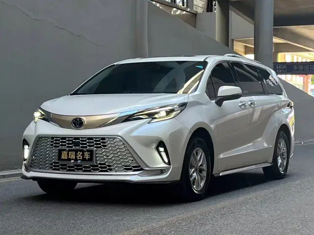 Фотография автомобиля — Toyota Granvia