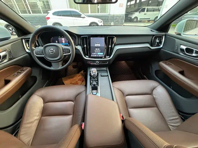 Volvo S60 — Фото автомобиля 7