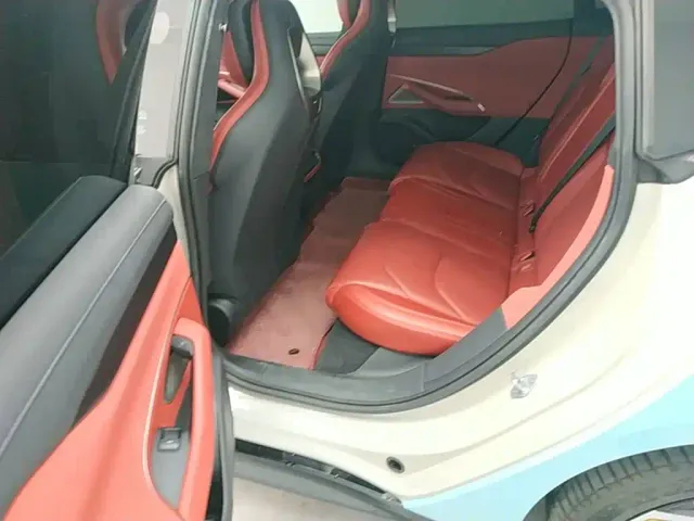 Xiaomi SU7 — Фото автомобиля 16