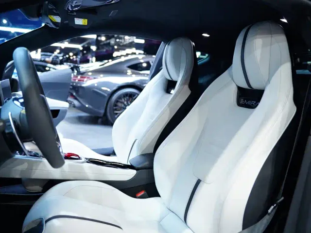Lotus Emira — Фото автомобиля 14