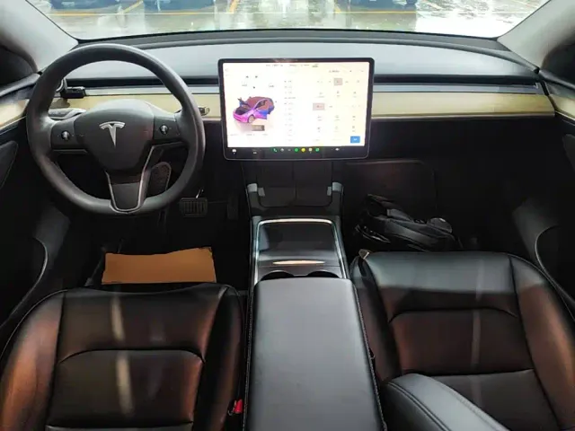 Tesla Model Y — Фото автомобиля 5
