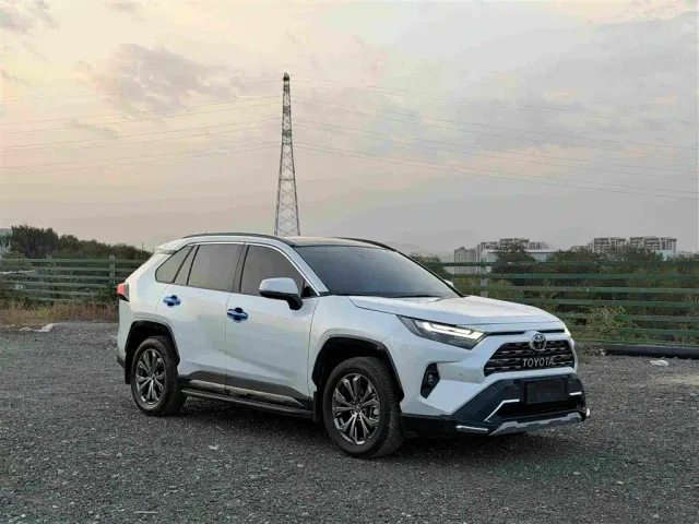 Toyota RAV4 — Фото автомобиля 3