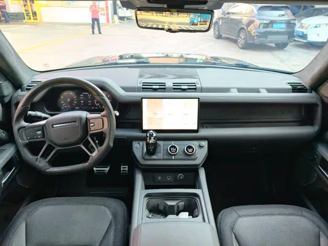 Land Rover Defender — Фото автомобиля 7