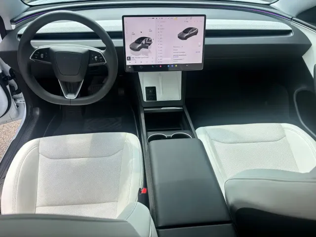 Tesla Model 3 — Фото автомобиля 10
