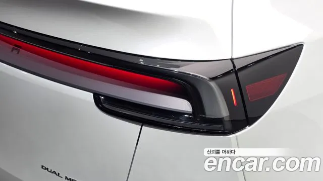 Tesla Model Y — Фото автомобиля 8