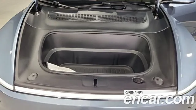 Tesla Model Y — Фото автомобиля 6