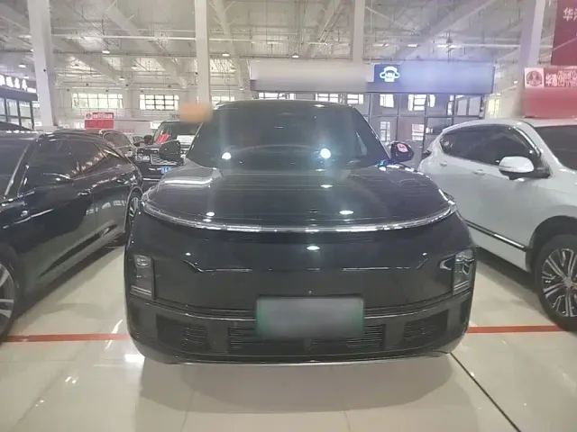 Li Auto L8 — Фото автомобиля 2