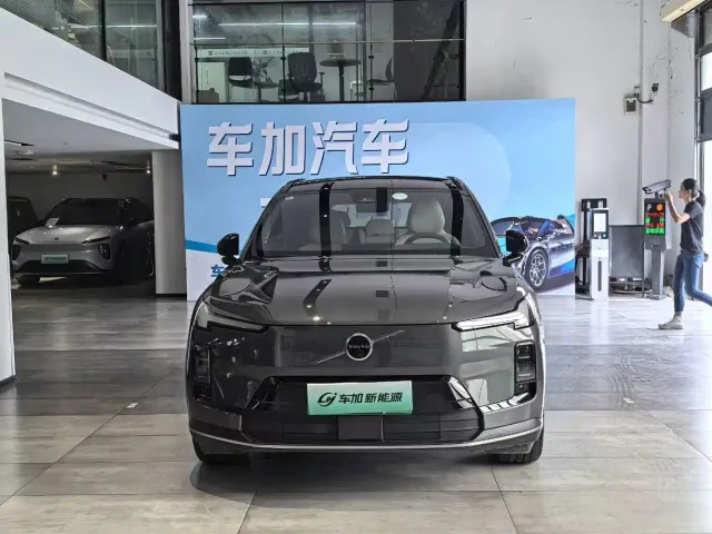 Volvo XC70 Plug-in Hybrid — Фото автомобиля 2