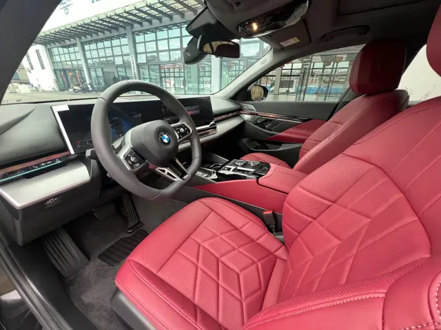 BMW 5 Series — Фото автомобиля 4