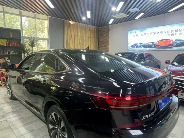 Volkswagen Passat — Фото автомобиля 4