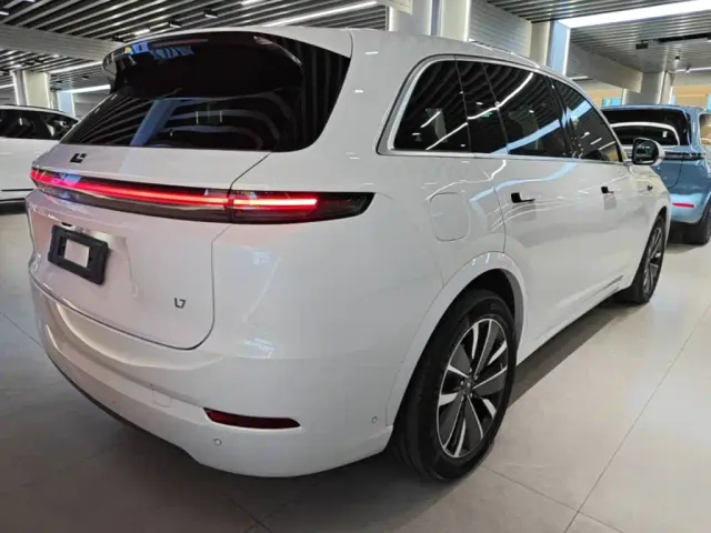 Li Auto L7 — Фото автомобиля 5