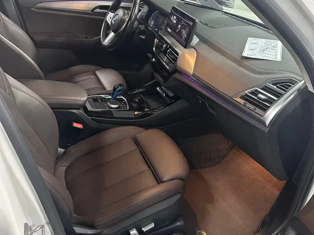 BMW iX3 — Фото автомобиля 9