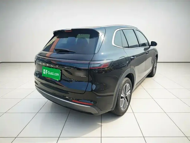 Geely Galaxy Starship 7 EM-i — Фото автомобиля 4