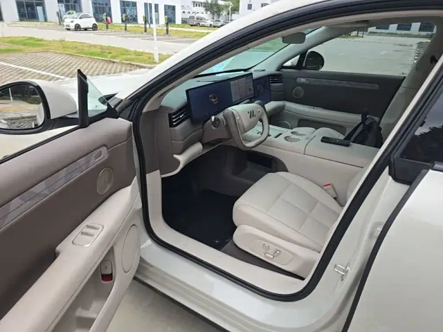 IM Motors LS6 — Фото автомобиля 20