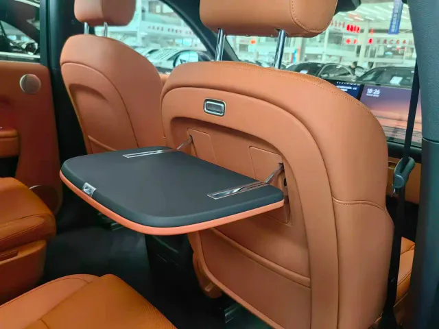 Li Auto L8 — Фото автомобиля 7