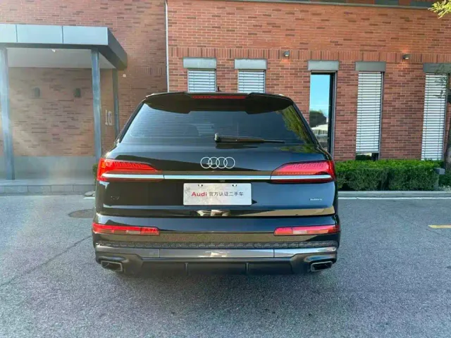 Audi Q7 — Фото автомобиля 11