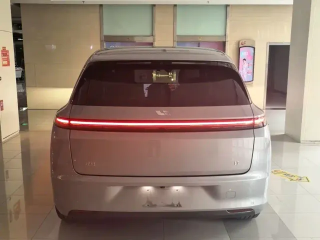 Li Auto L7 — Фото автомобиля 4