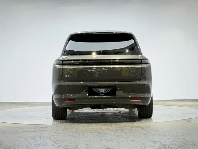 Li Auto L8 — Фото автомобиля 3