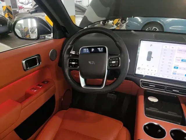 Li Auto L8 — Фото автомобиля 10
