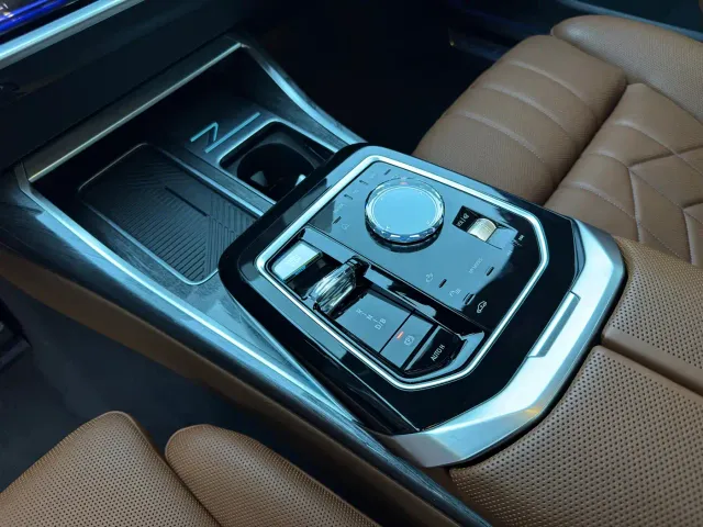 BMW i7 — Фото автомобиля 13