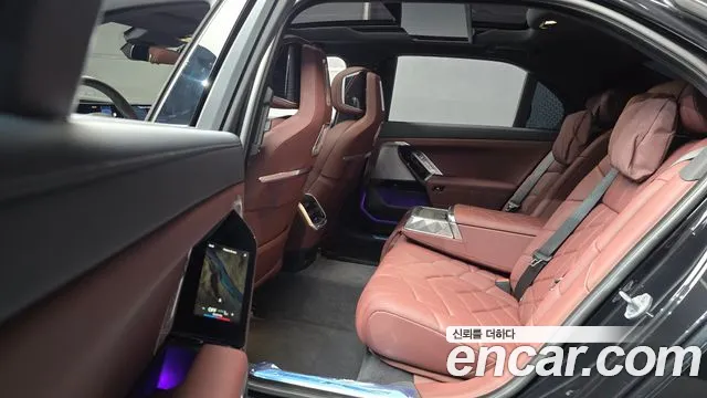 BMW 7-Series 7 серия (G70) 740i xDrive M Sport — Фото автомобиля 12