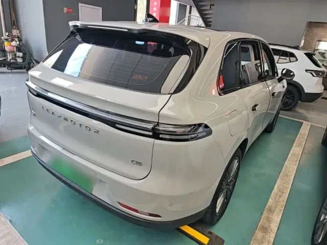 Leapmotor C10 — Фото автомобиля 6