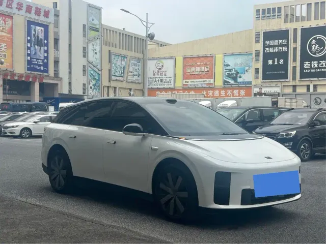 Li Auto i6 — Фото автомобиля 3