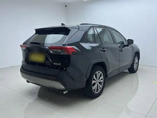 Toyota RAV4 — Фото автомобиля 8