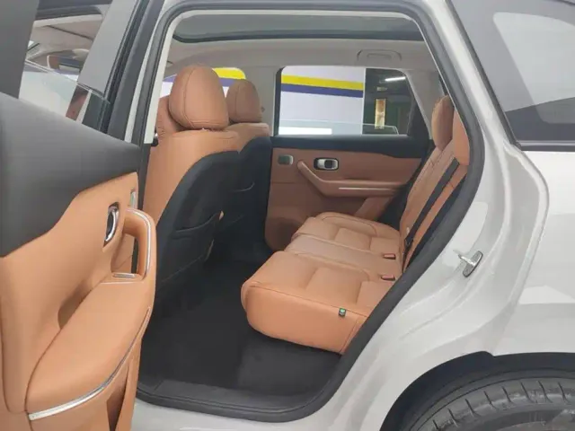 Leapmotor C10 — Фото автомобиля 11