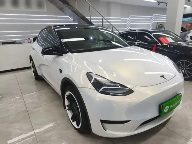Tesla Model Y — Фото автомобиля 3