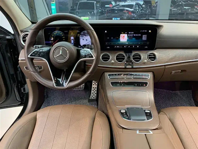 Mercedes-Benz E-Class — Фото автомобиля 11