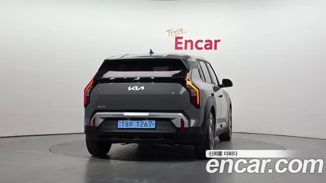 Kia EV3 Standard 2WD — Фото автомобиля 4