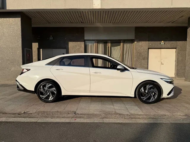 Hyundai Elantra — Фото автомобиля 5