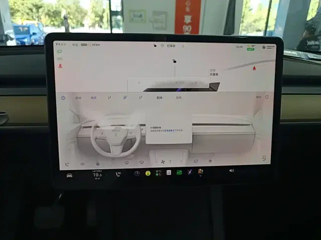 Tesla Model Y — Фото автомобиля 12