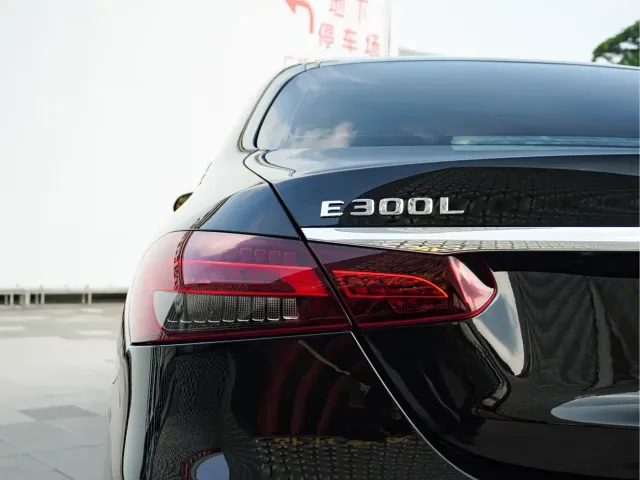 Mercedes-Benz E-Class — Фото автомобиля 9