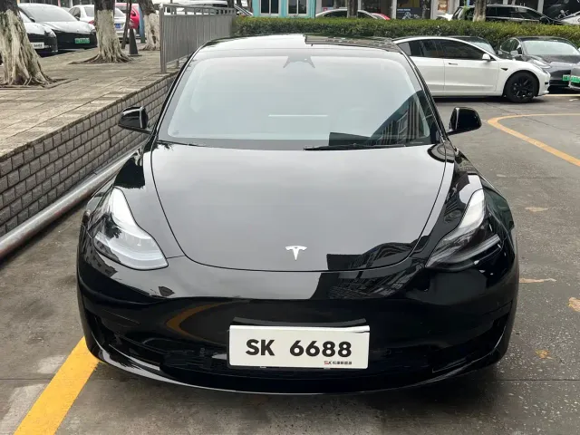 Tesla Model 3 — Фото автомобиля 2