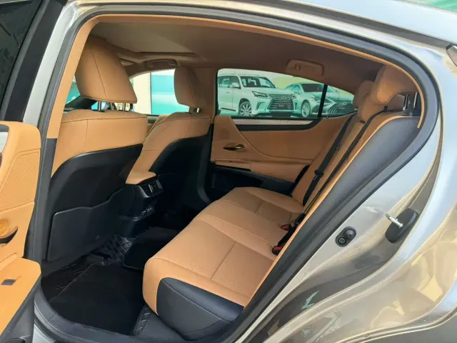 Lexus ES — Фото автомобиля 6