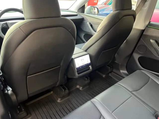 Tesla Model Y — Фото автомобиля 14