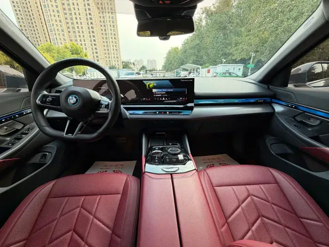 BMW i5 — Фото автомобиля 16