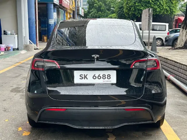 Tesla Model Y — Фото автомобиля 6