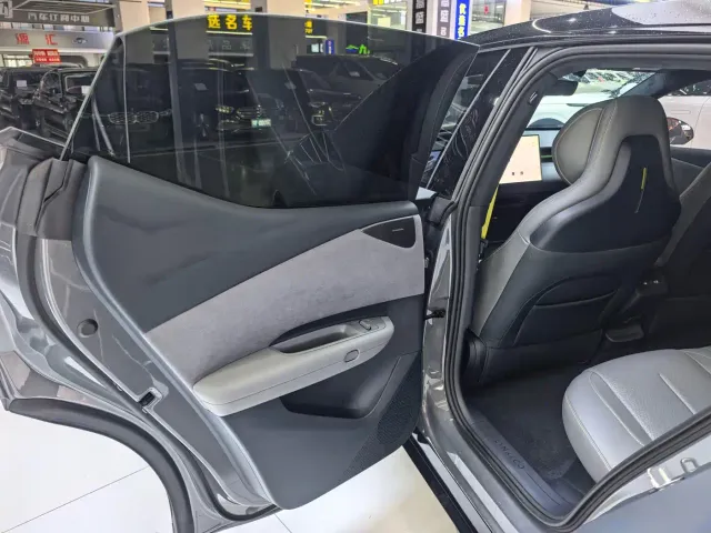Lynk & Co Z20 — Фото автомобиля 10