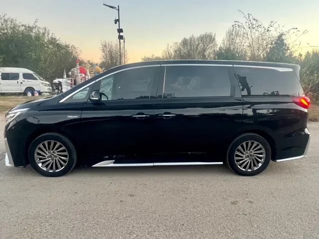 GAC Trumpchi M8 — Фото автомобиля 2
