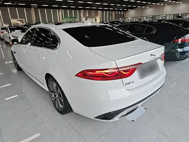 Jaguar XFL — Фото автомобиля 4